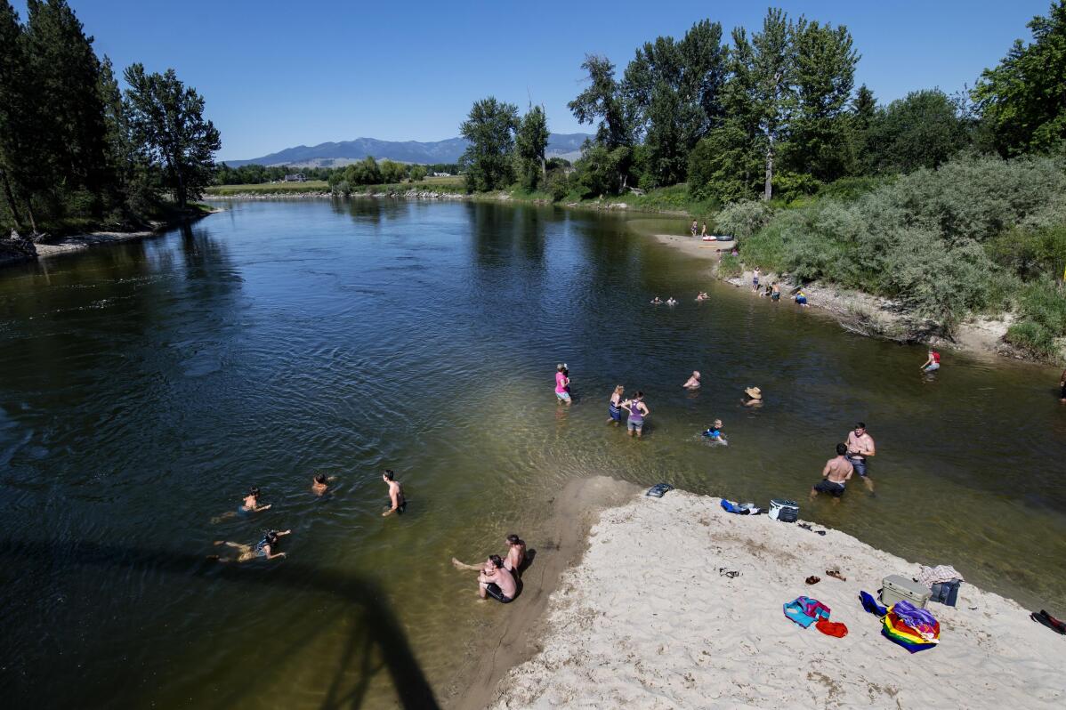 Heat wave hits Northwest, sending people to cooling centers | AP News
