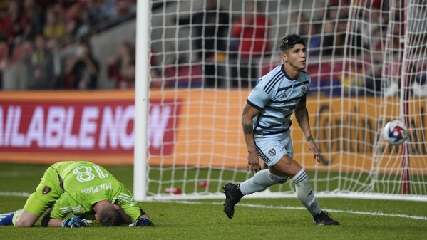 Sporting KC clinches playoff spot after 3-1 victory over Minnesota United