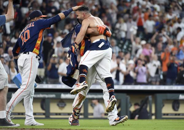 Astros' Jose Altuve hits walk-off HR vs. Yankees, has shirt ripped off