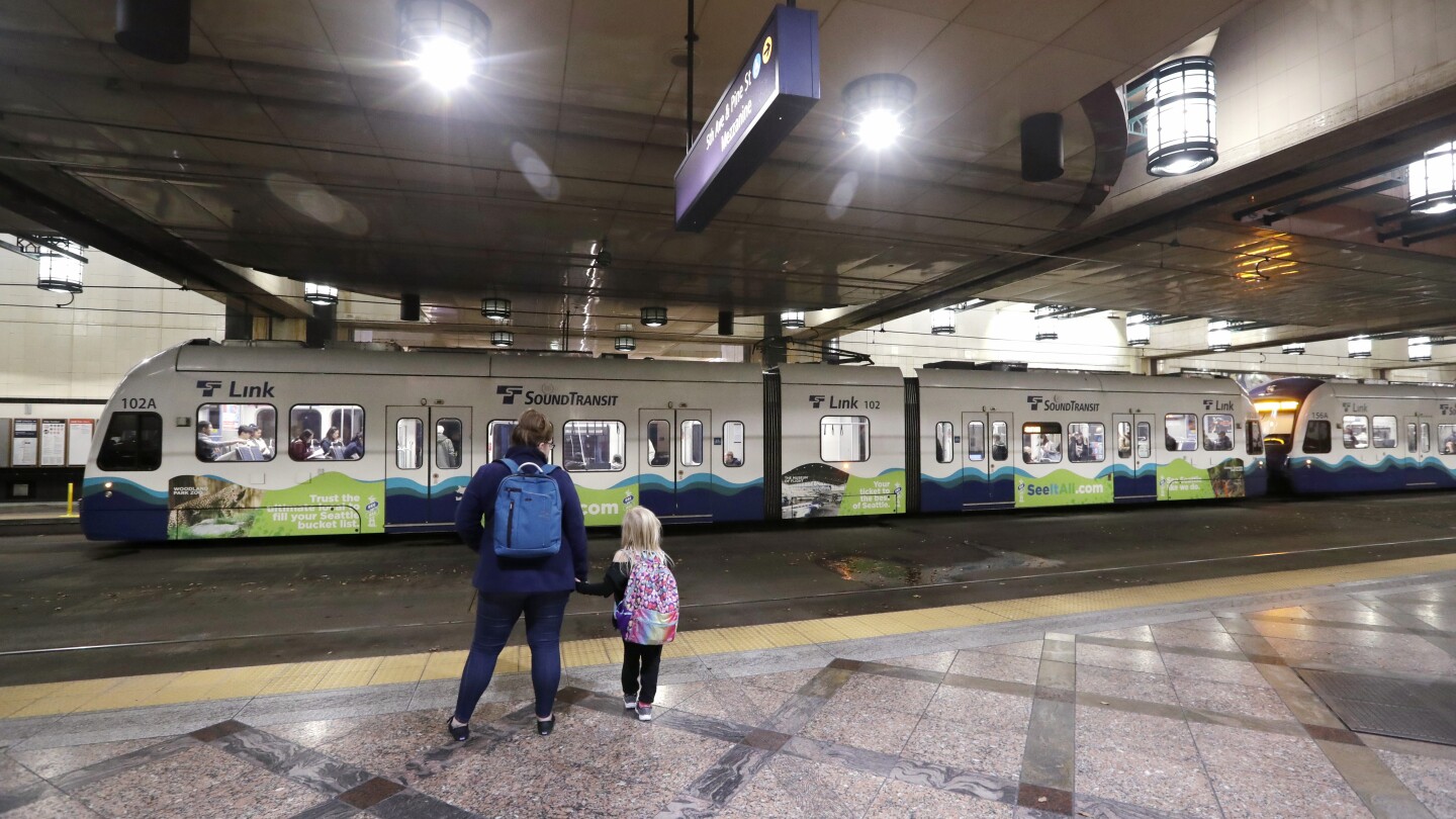 Judge temporarily blocks Trump administration's new transit and homelessness grant conditions