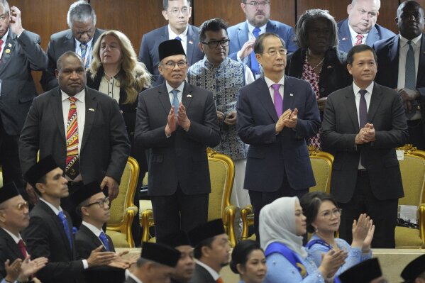 From left, Papua New Guinea's President James Marape, Malaysian Prime Minister Anwar Ibrahim, South Korea's Prime Minister Han Duck Soo, and Cambodian Prime Minister Hun Manet applaud as they attend the swearing in ceremony of Indonesia's new President Prabowo Subianto at the parliament building in Jakarta, Indonesia, Sunday, Oct. 20, 2024. (AP Photo/Tatan Syuflana)