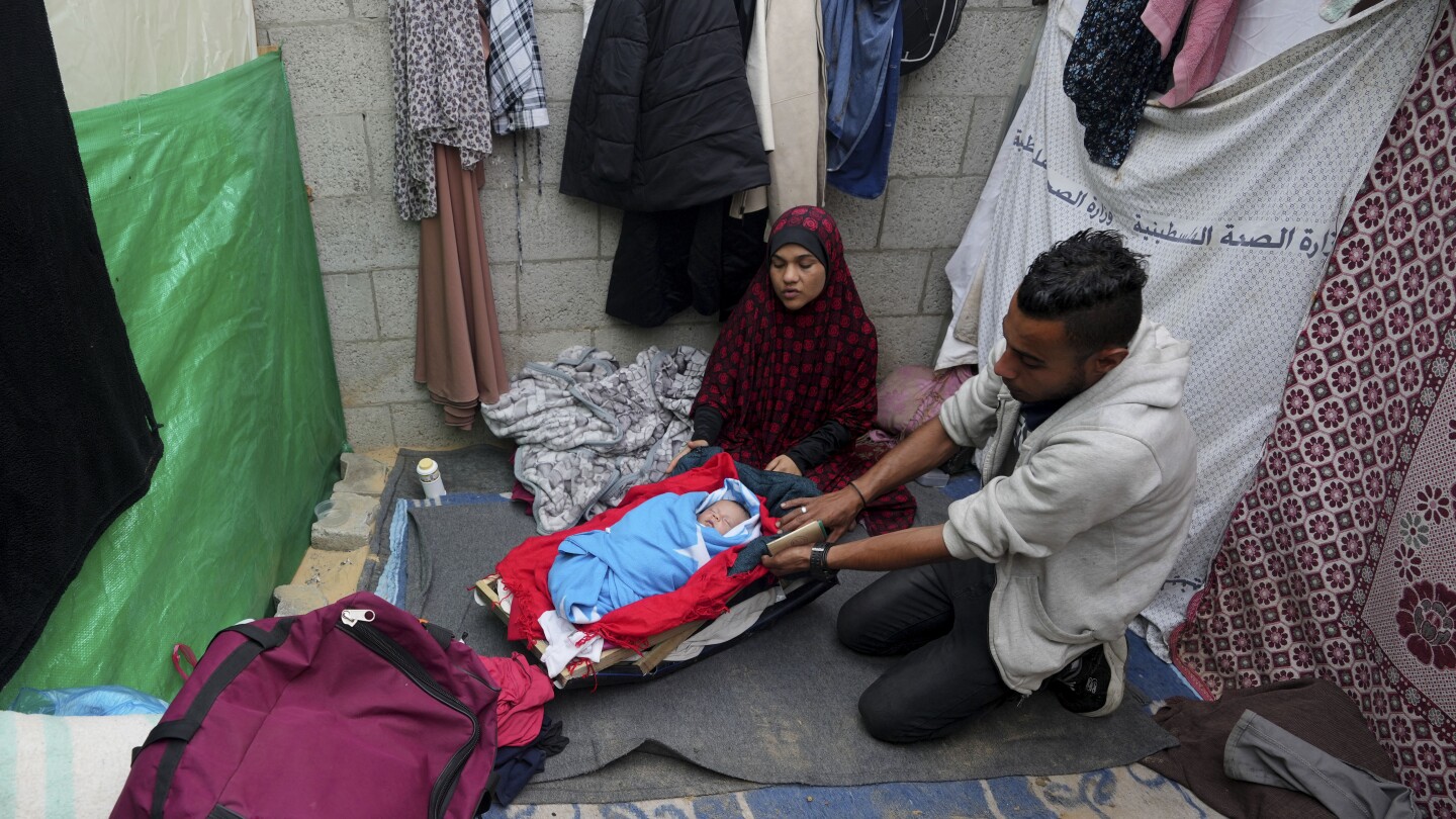 ДЕИР АЛ-БАЛАХ, Ивицата Газа (АП) — Раждането на дъщеря им