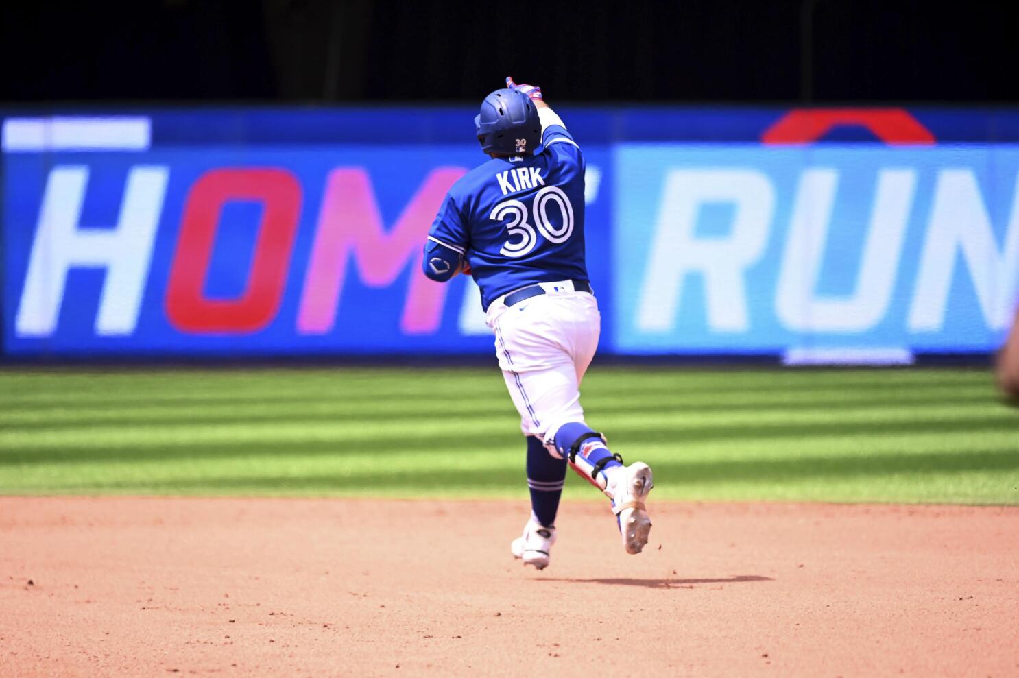 Kirk's 8th inning 2-run homer lifts Blue Jays past Royals to claim series  win