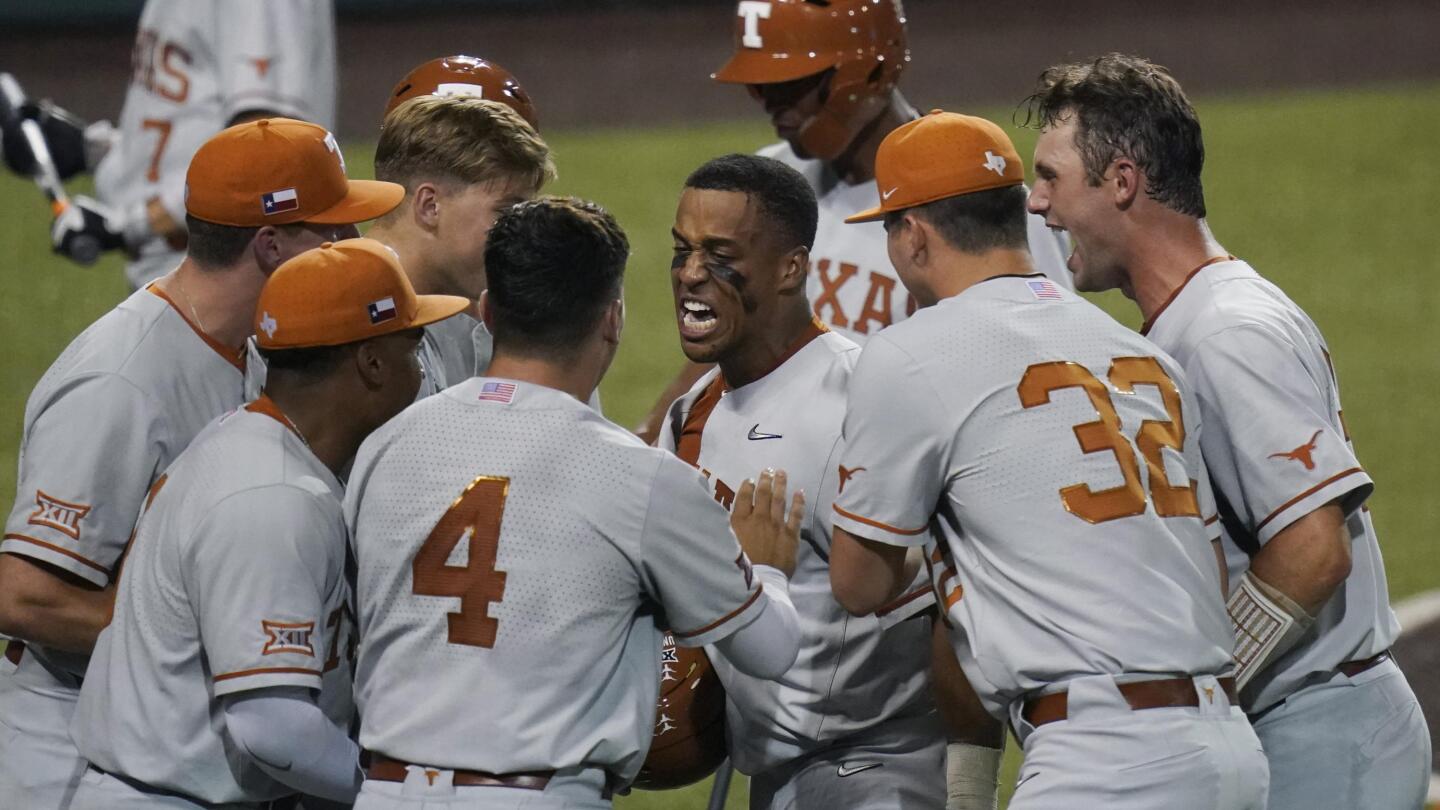 NCAA Baseball Super Regionals 2011, Texas Vs. Arizona St.: Longhorns  Advance With Game 3 Win 