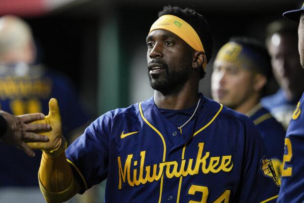 McCutchen homers, drives in 3 in Brewers' win over Cards