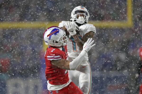 Miami Dolphins wide receiver Cedrick Wilson Jr. (11) runs against