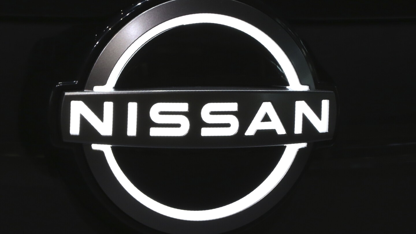 ДЕТРОЙТ AP — Nissan призовава собствениците на около 84 000