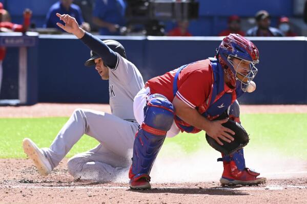 Blue Jays catcher Alejandro Kirk leaves game after being hit by
