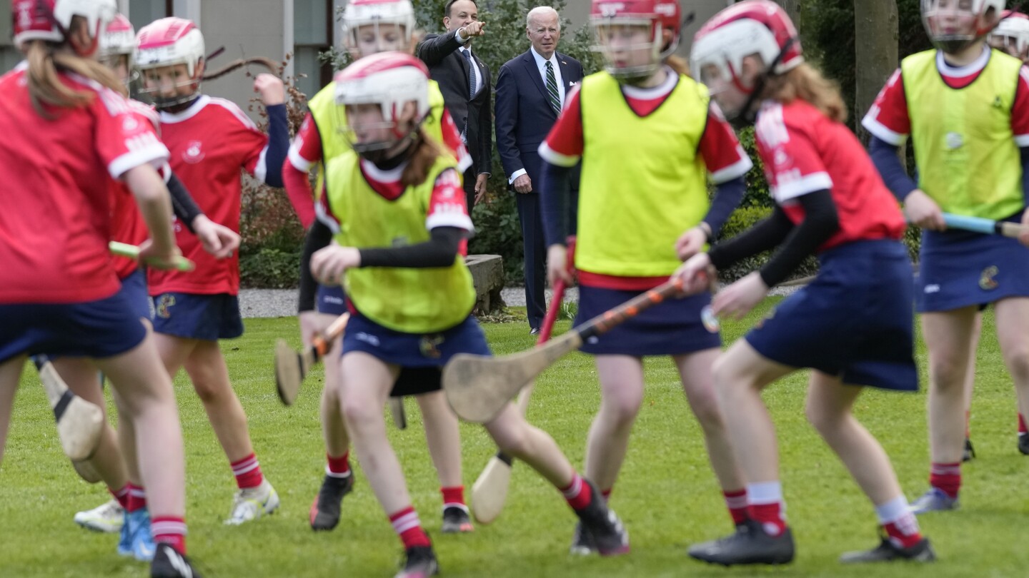 Skorts vs. Shorts Еднообразни дебати, изпълнени в ирландския спорт Camogie, тъй като жените настояват за избор 