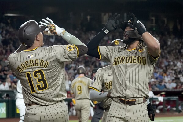 Padres win third straight with 7-1 victory over D-backs, look forward to potential Arráez addition