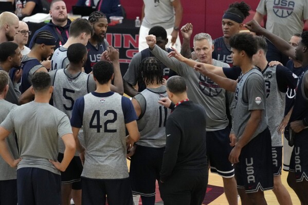 Head coach Steve Kerr of the Golden State Warriors motions as he speaks with his players at a practice during training camp for the United States men's basketball team Thursday, Aug. 3, 2023, in Las Vegas. (AP Photo/John Locher)
