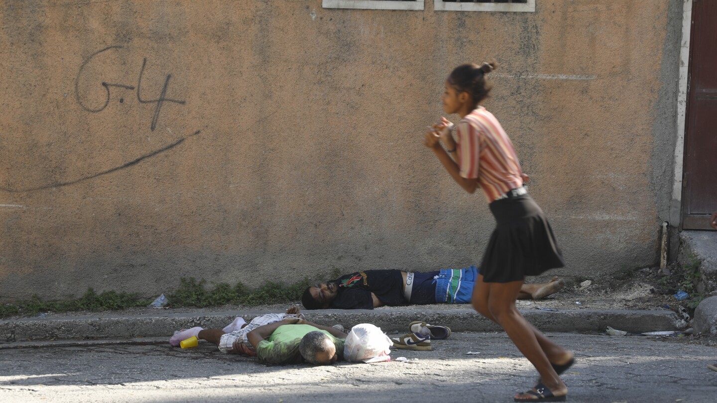 Хаити нареди нощен комендантски час, опитвайки се да възстанови спокойствието след уикенд на насилие и бягство от затвора
