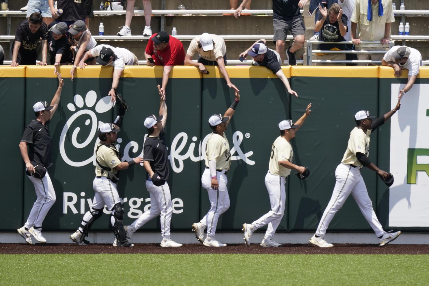 USF Baseball Sweeps Weekend Series From East Carolina, Leads