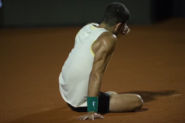 Rafael Nadal shows no sign of problems with injured hip in