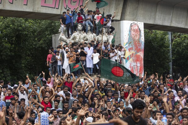Bangladesh Protesters Want Nobel Peace Prize Laureate Yunus To Lead ...