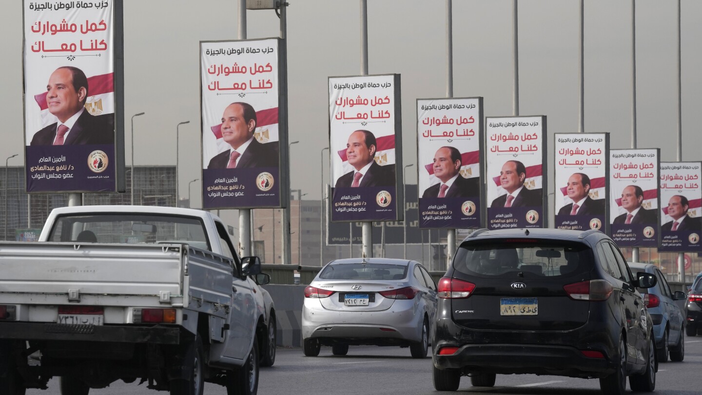 КАИРО АП — Избирателните центрове в Египет отварят врати в