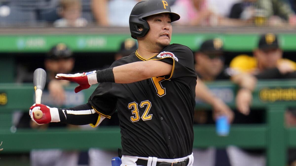 AP source: Pirates bring back 1B Tsutsugo on 1-year deal