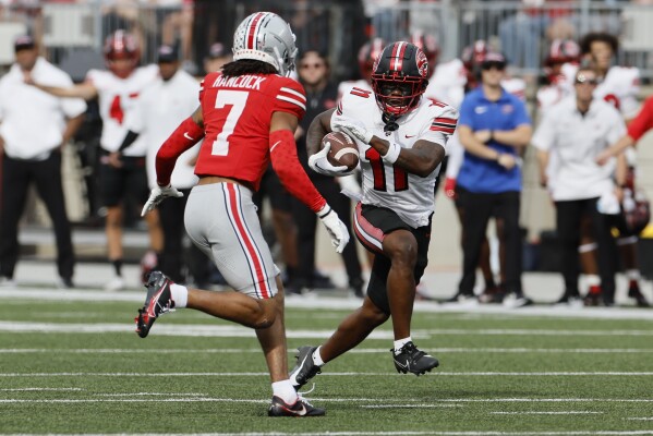 Ohio State Buckeyes take on the Western Kentucky Hilltoppers