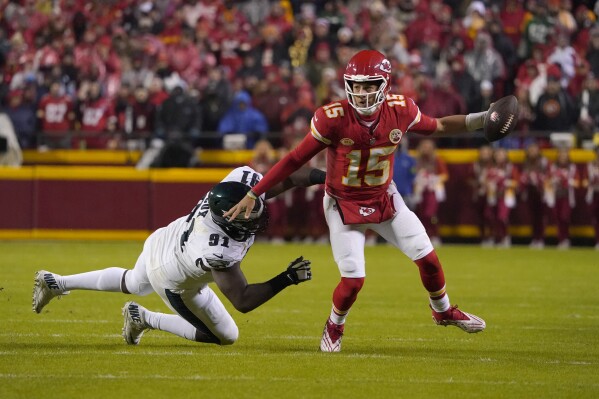 Chiefs offense lets down, makes big mistakes in allowing the