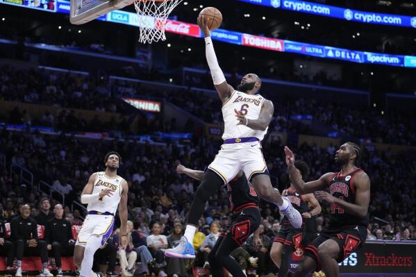 LeBron returns from injury, but Lakers lose 118-108 to Bulls
