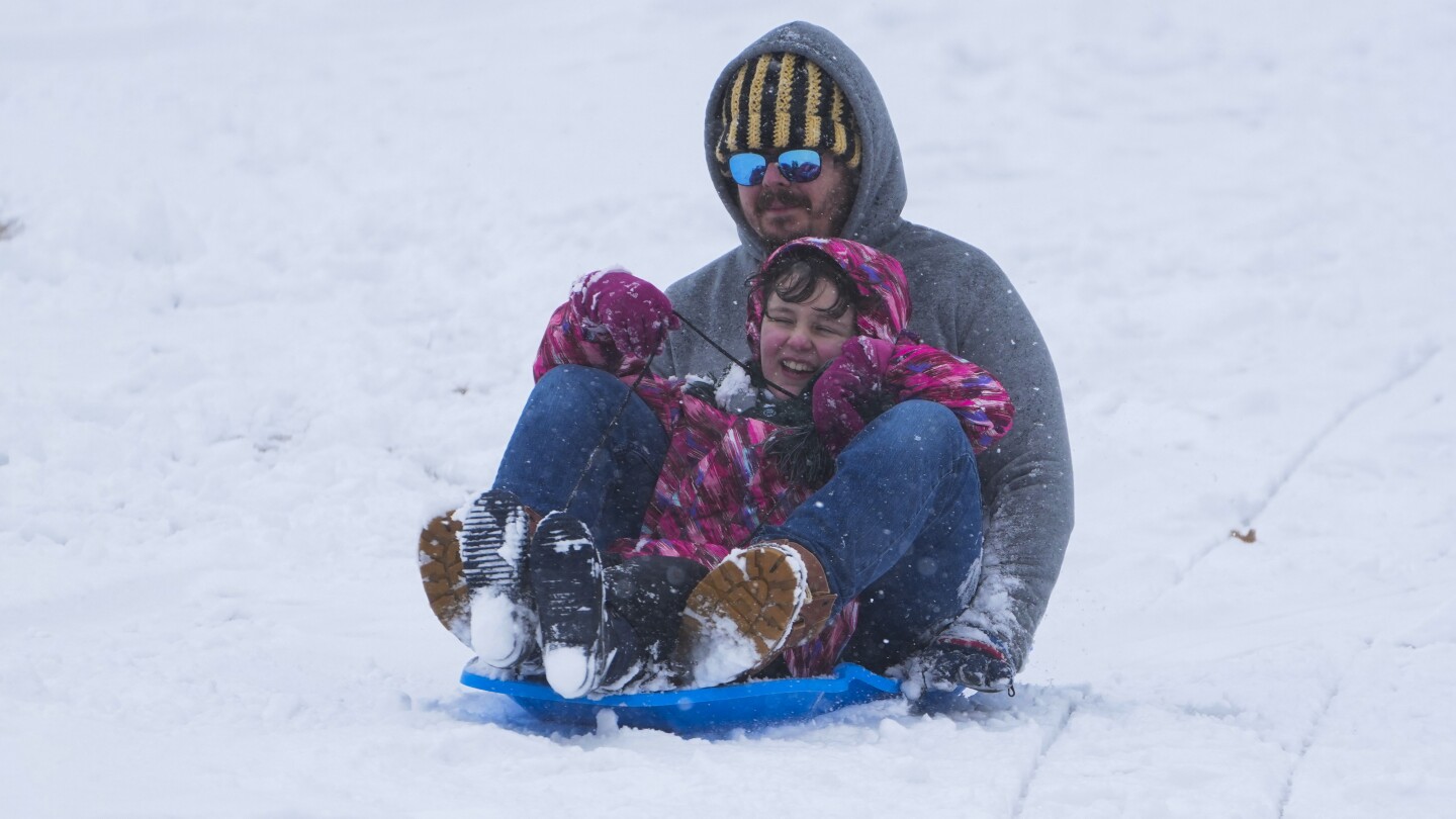 Winter storm lets Southern states enjoy a rare snow day