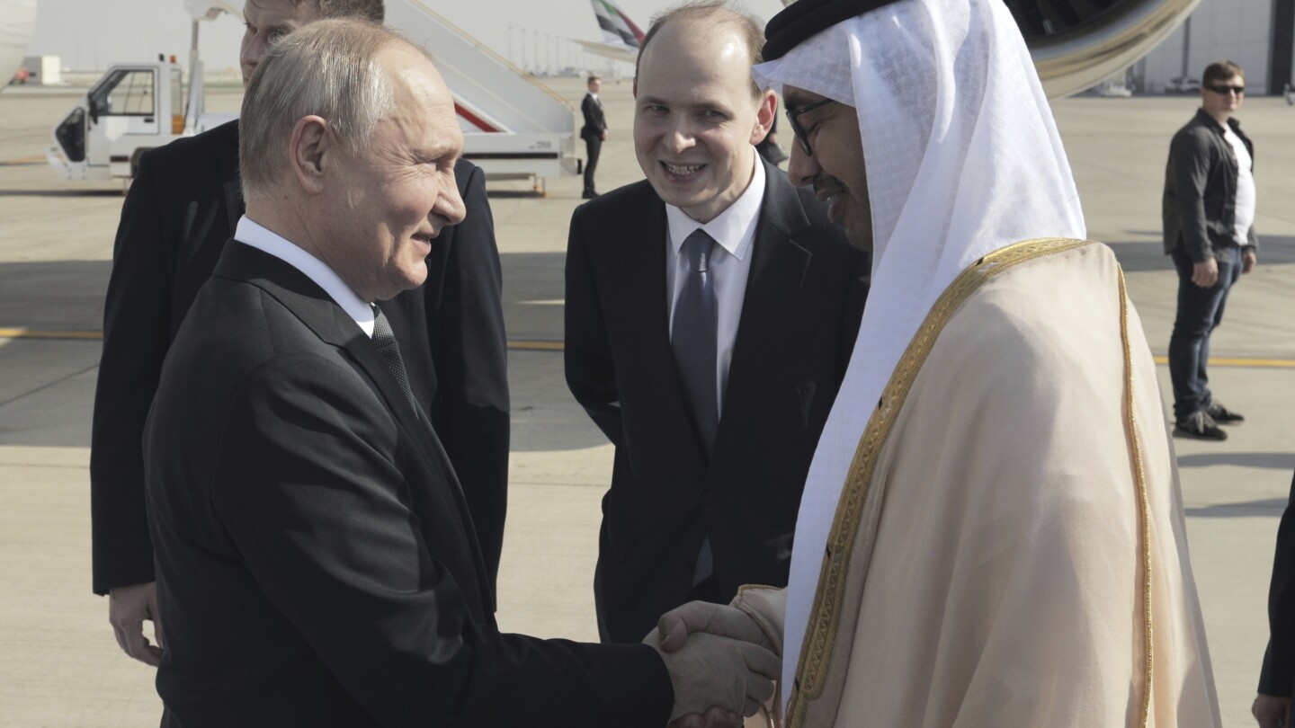 По мере эскалации войны в Украине президент России Владимир Путин посещает Саудовскую Аравию и Объединенные Арабские Эмираты.