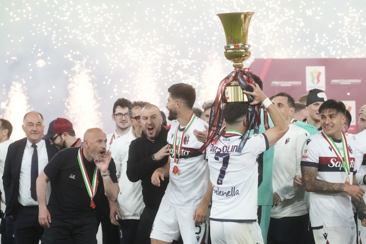 Bologna extends coach Italiano's contract to 2027 after cup title