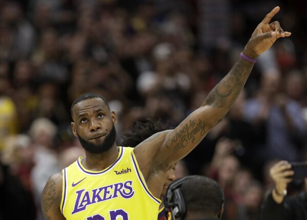 Home cookin': LeBron leads Lakers over Cavs in Ohio return
