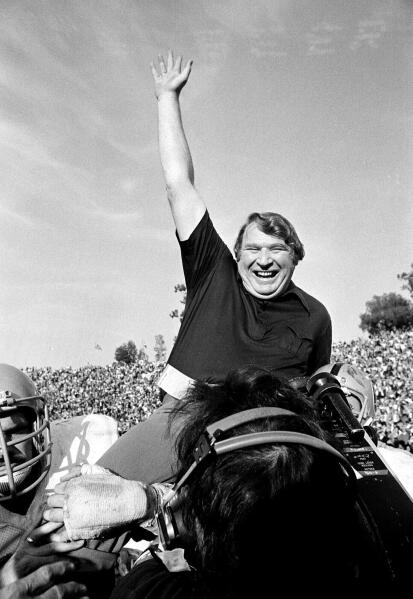 On This Date in Raiders History: Art Shell inducted into the Hall of Fame