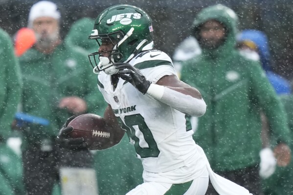 New York Jets running back Breece Hall (20) runs the ball in for a touchdown during the first half of an NFL football game against the New York Giants, Sunday, Oct. 29, 2023, in East Rutherford, N.J. (AP Photo/Frank Franklin II)