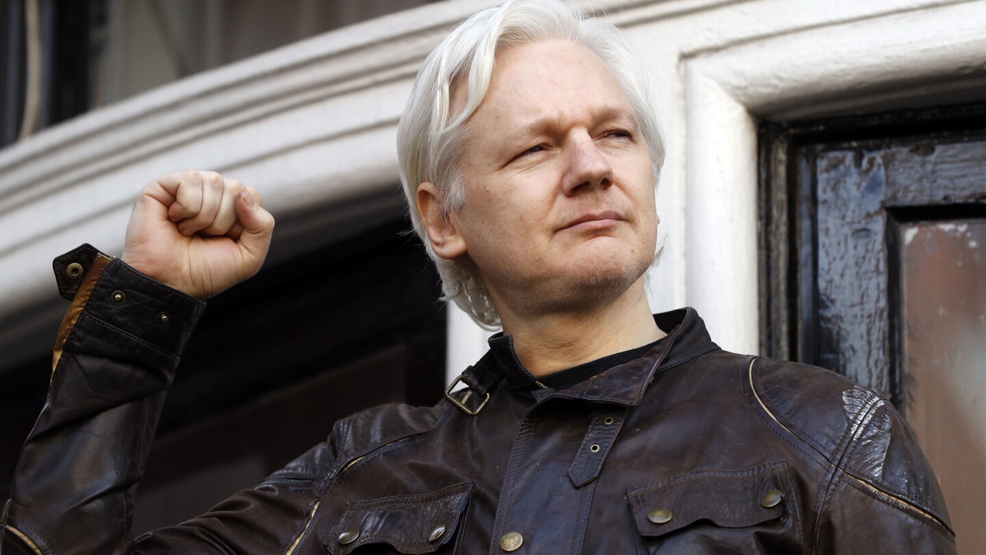 ЛОНДОН (AP) — Борбата на основателя на WikiLeaks Джулиан Асандж