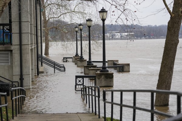 The water rises along the Cumberland river in McGregor Park, Sunday February 16, 2025, in Clarksville, Tenn. (AP photo / George Walker IV)