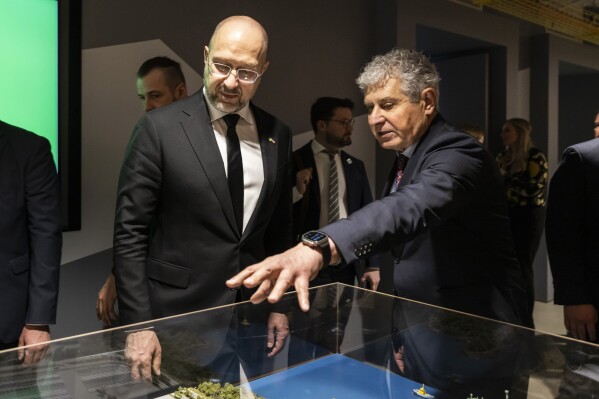 Michael Polsky, founder and CEO of Invenergy, gives a tour of the company in the Loop to Prime Minister of Ukraine Denys Shmyhal after a roundtable with U.S. Special Representative for Ukraine's Economic Recovery Penny Pritzker and business leaders, Tuesday, April 16, 2024. (Ashlee Rezin/Chicago Sun-Times via AP)