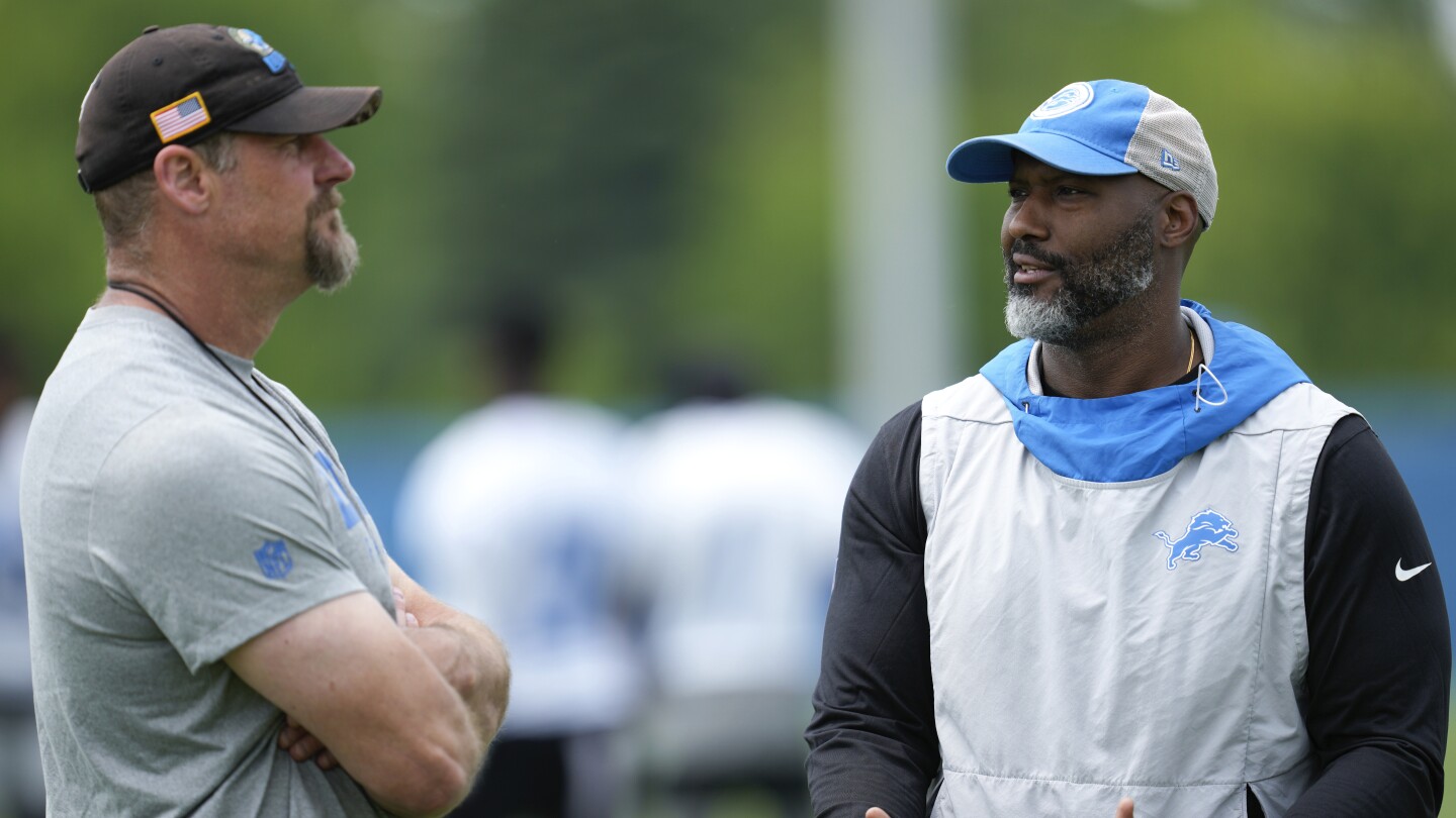 Lions lose coordinators Johnson, Glenn to NFL head coaching positions