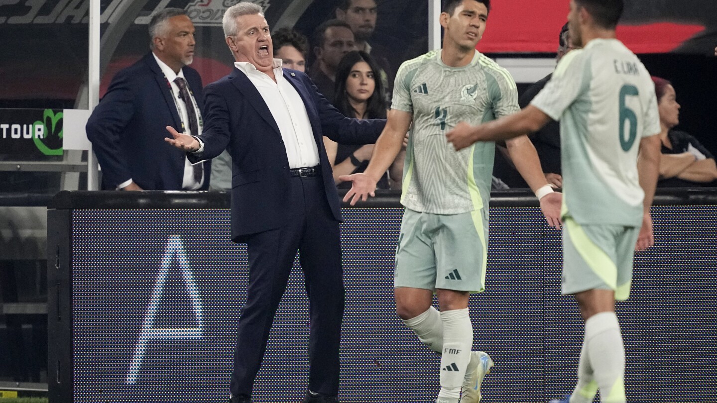 In a friendly match with more defeats than good football, Mexico beat Canada 0-0