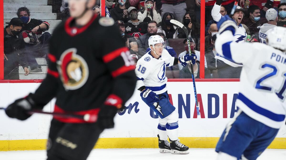 Stamkos and Palat score late, Lightning stop Senators 5-3