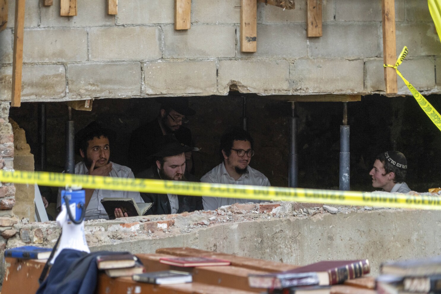 Secret tunnel's discovery under New York synagogue spurs conspiracy theories | AP News