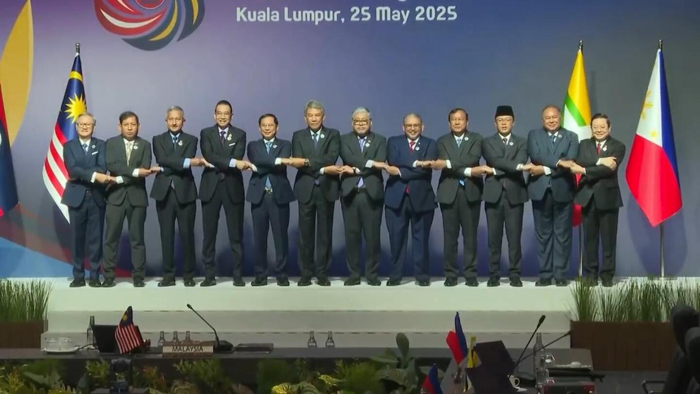 Foreign ministers meet in Kuala Lumpur ahead of summit of ASEAN leaders