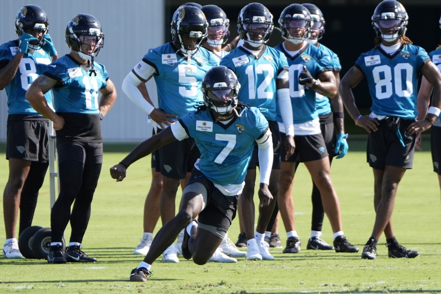 Jaguars WR Brian Thomas Jr. leaves minicamp practice after bruising right shoulder