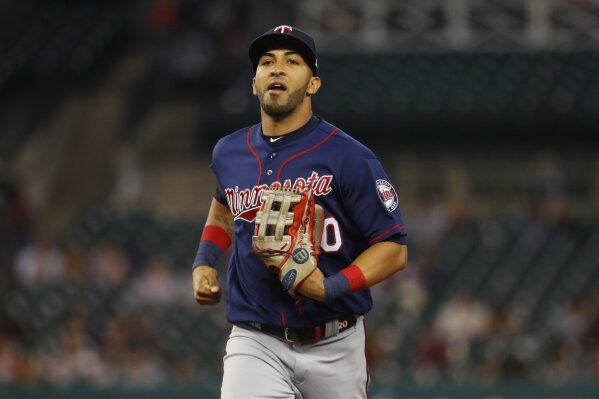 Twins let Eddie Rosario take a turn in center field