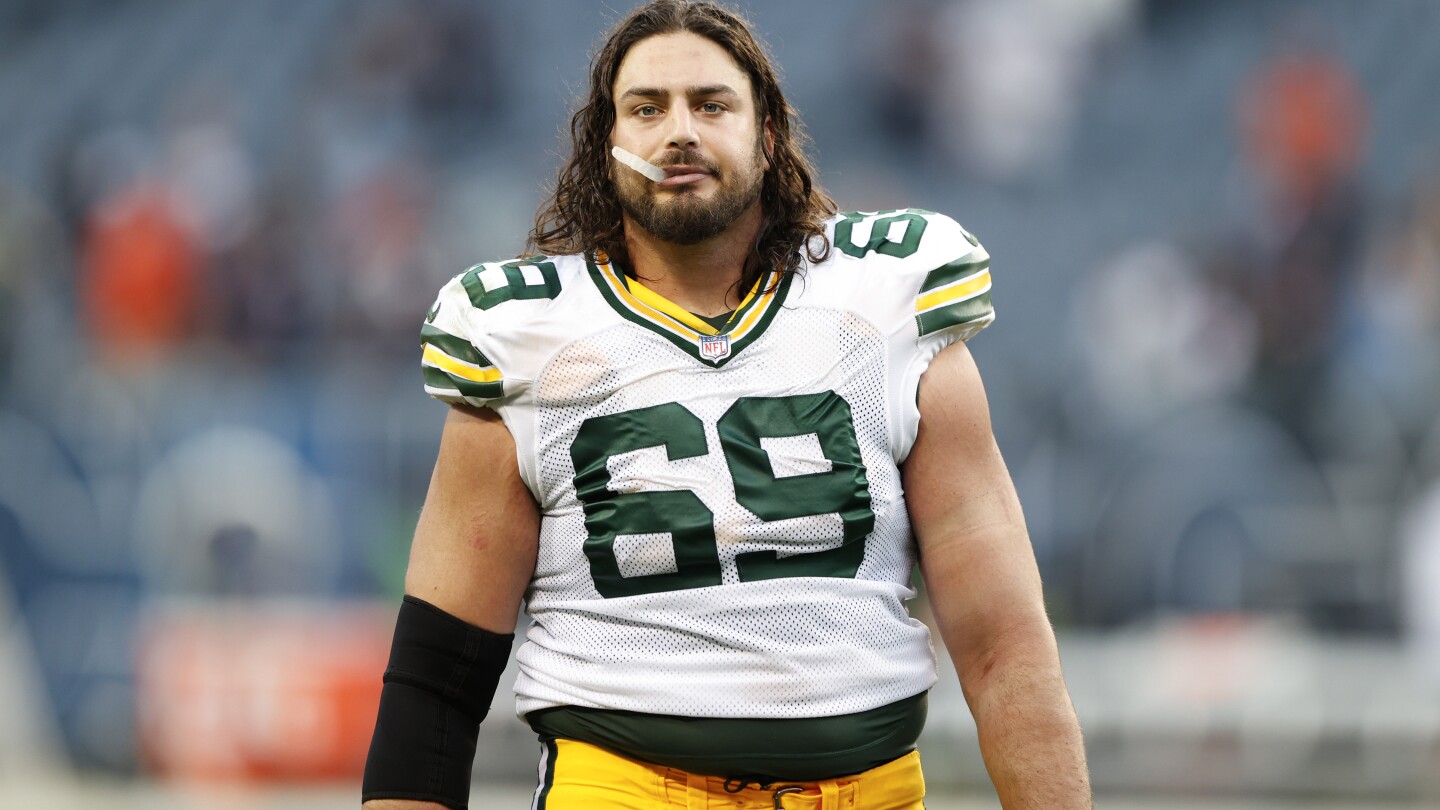 Packers release former All-Pro tackle David Bakhtiari, who posts emotional  farewell on social media | AP News