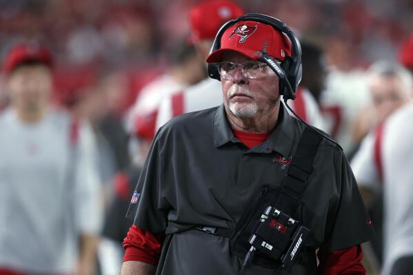 Tom Brady reacts to Bruce Arians stepping down as Buccaneers coach