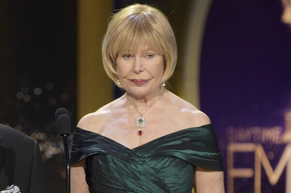 Loretta Swit, who played Houlihan on 'M.A.S.H.,' dies at 87 | AP News