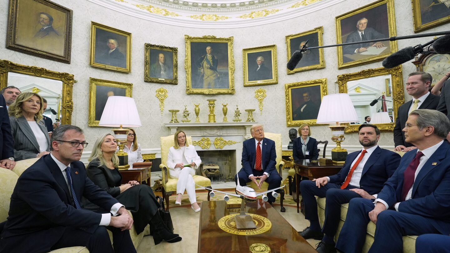 Trump diz que está em ‘sem pressa’ para acabar com as tarifas quando se encontra com meloni
 #ÚltimasNotícias