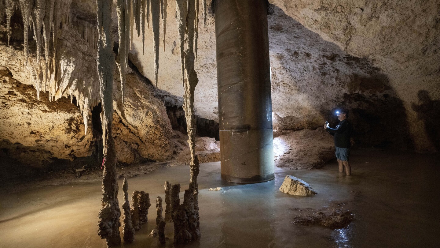 Мексиканският влак Мая унищожава древни пещери. Научете за красивите „сеноти“ под заплаха