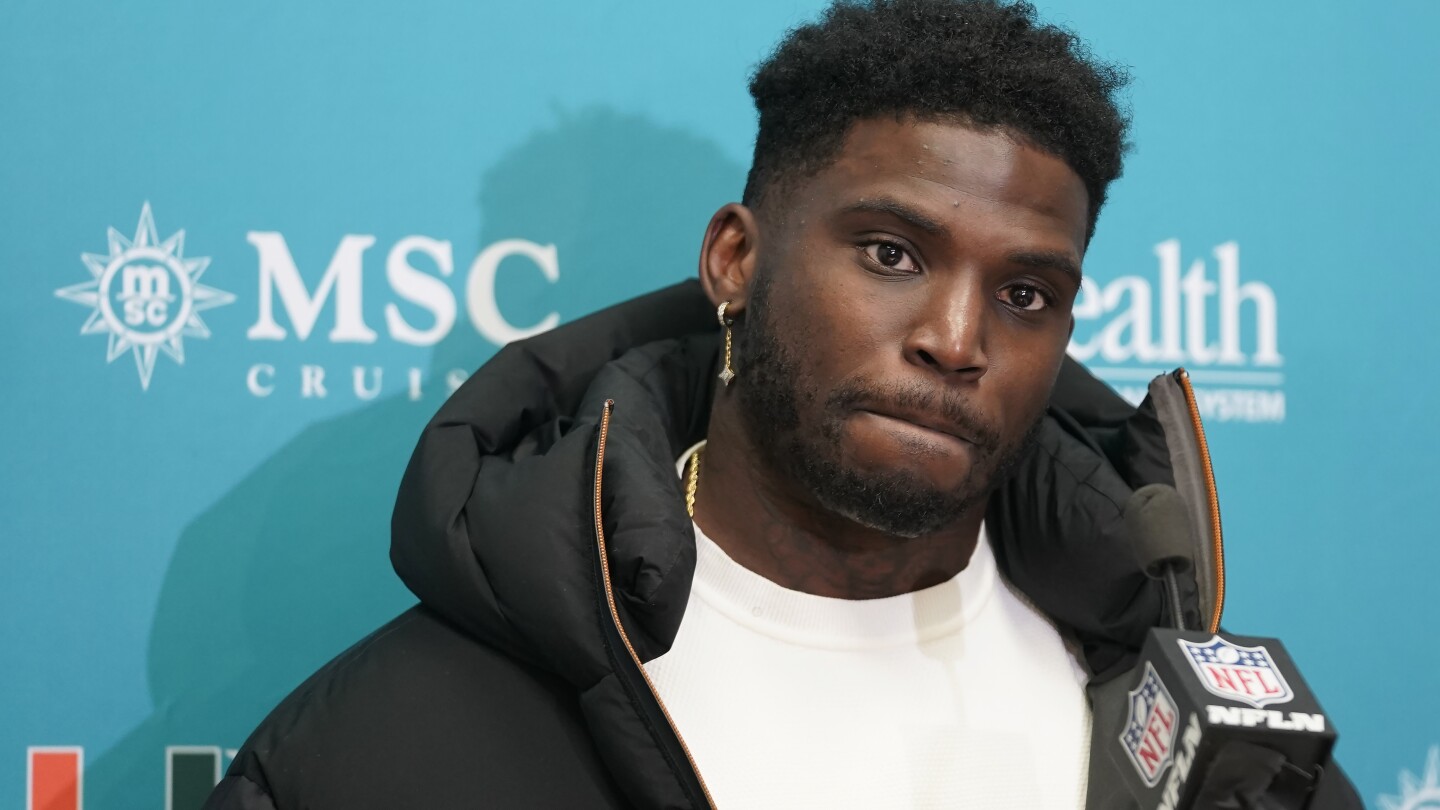 Dolphins’ Tyreek Hill tastes frigid defeat in his long-awaited return to Kansas City