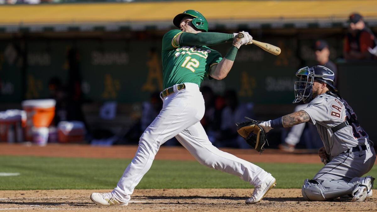 Murphy's 3-run homer helps A's split DH with Tigers