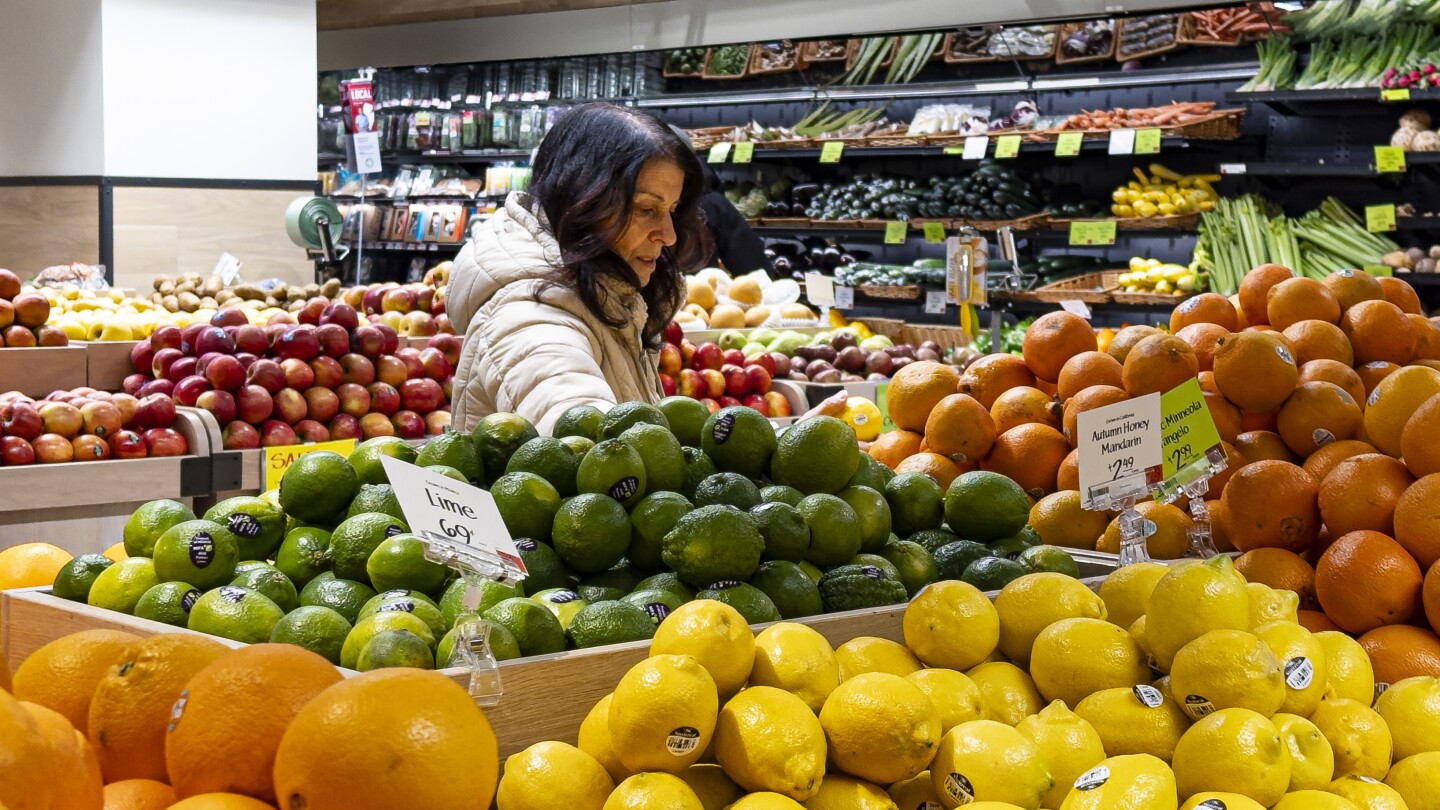 Новите правила на WIC включват повече пари за плодове и зеленчуци. Те също така разширяват избора на храна