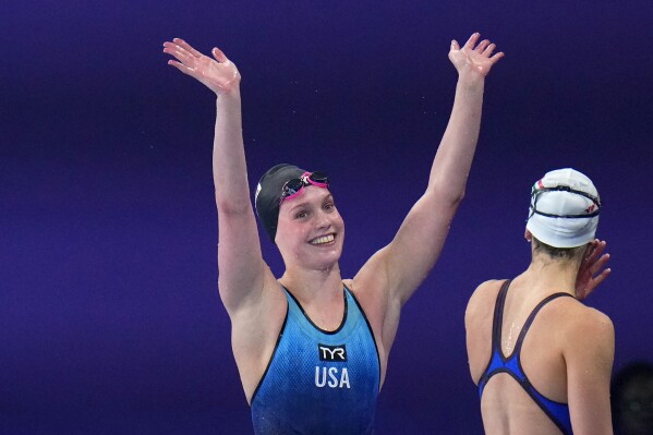 Claire Curzan of the United States celebrates after winning the women's 200 meters backstroke final at the World Aquatics Championships in Doha, Qatar, Saturday, Feb. 17, 2024. (AP Photo/Hassan Ammar)
