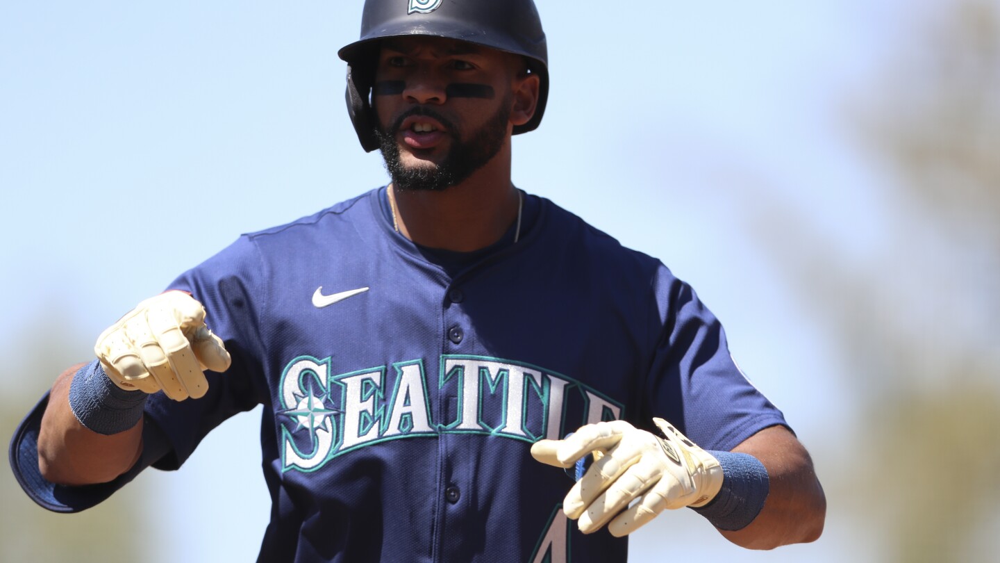 Mariners Rally to Edge Athletics 6-5, Win Ninth Straight Series